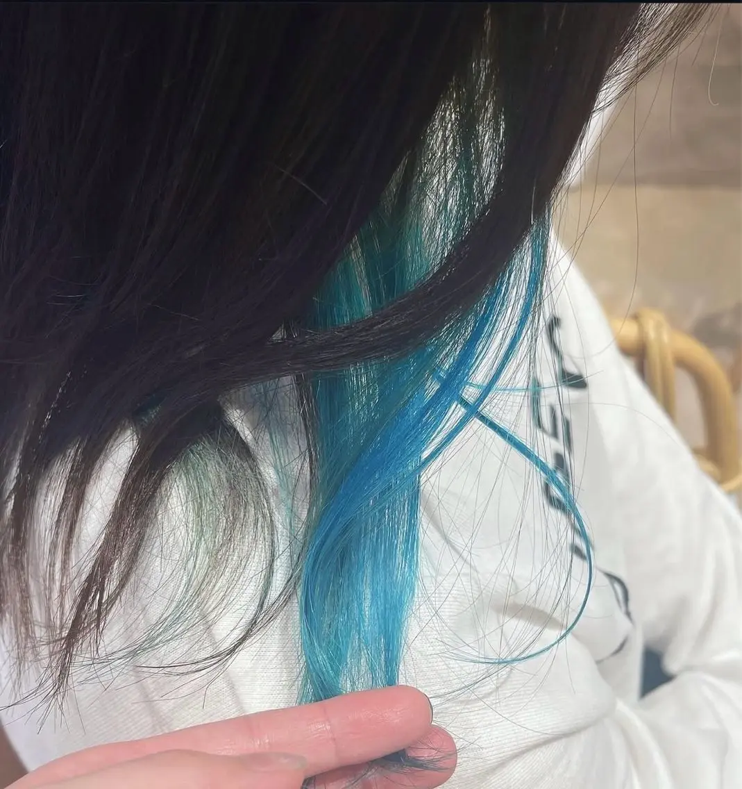 ロング カラー ブリーチ ブルーカラー イヤリングカラー カット ヘアカラー トリートメント 半個室サロンMimu 🐥kana🐥のヘアスタイル