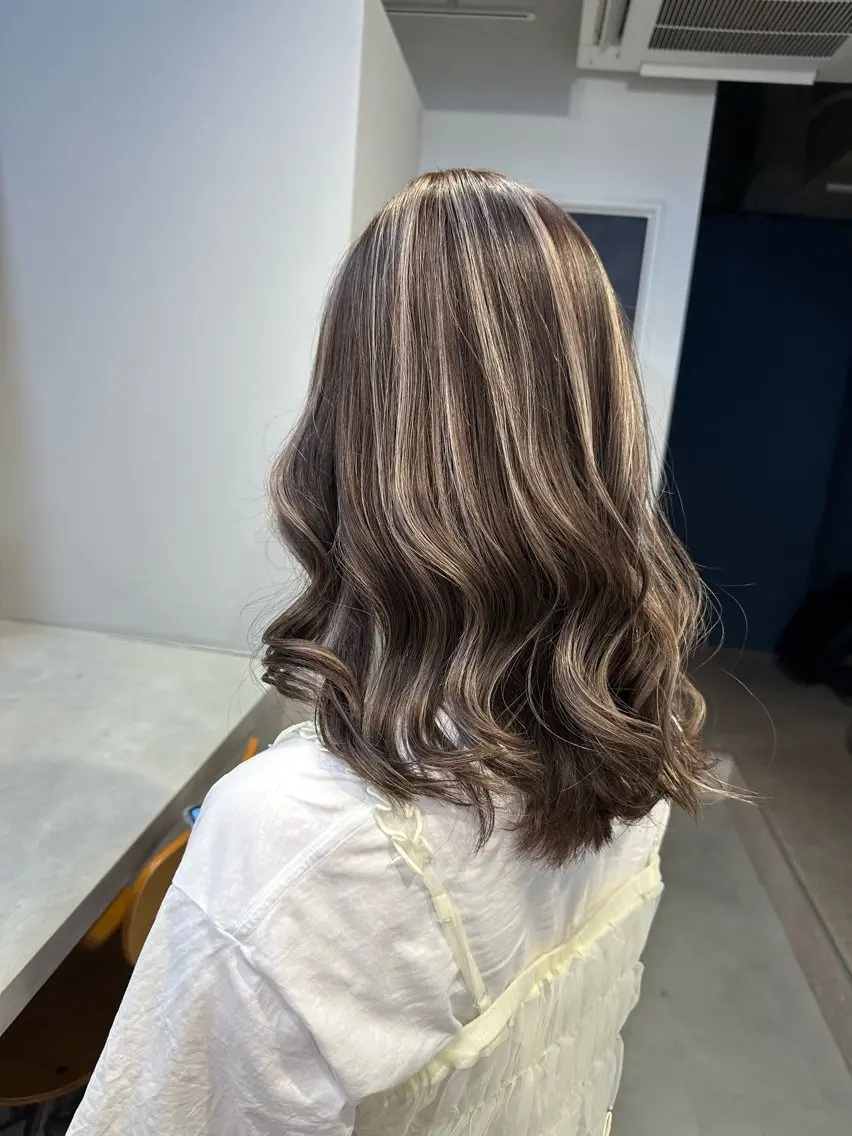 ミディアム カラー ヘアカラー トリートメント 🌟ハイライト/ハイ トーン🌟MIKIのヘアスタイル