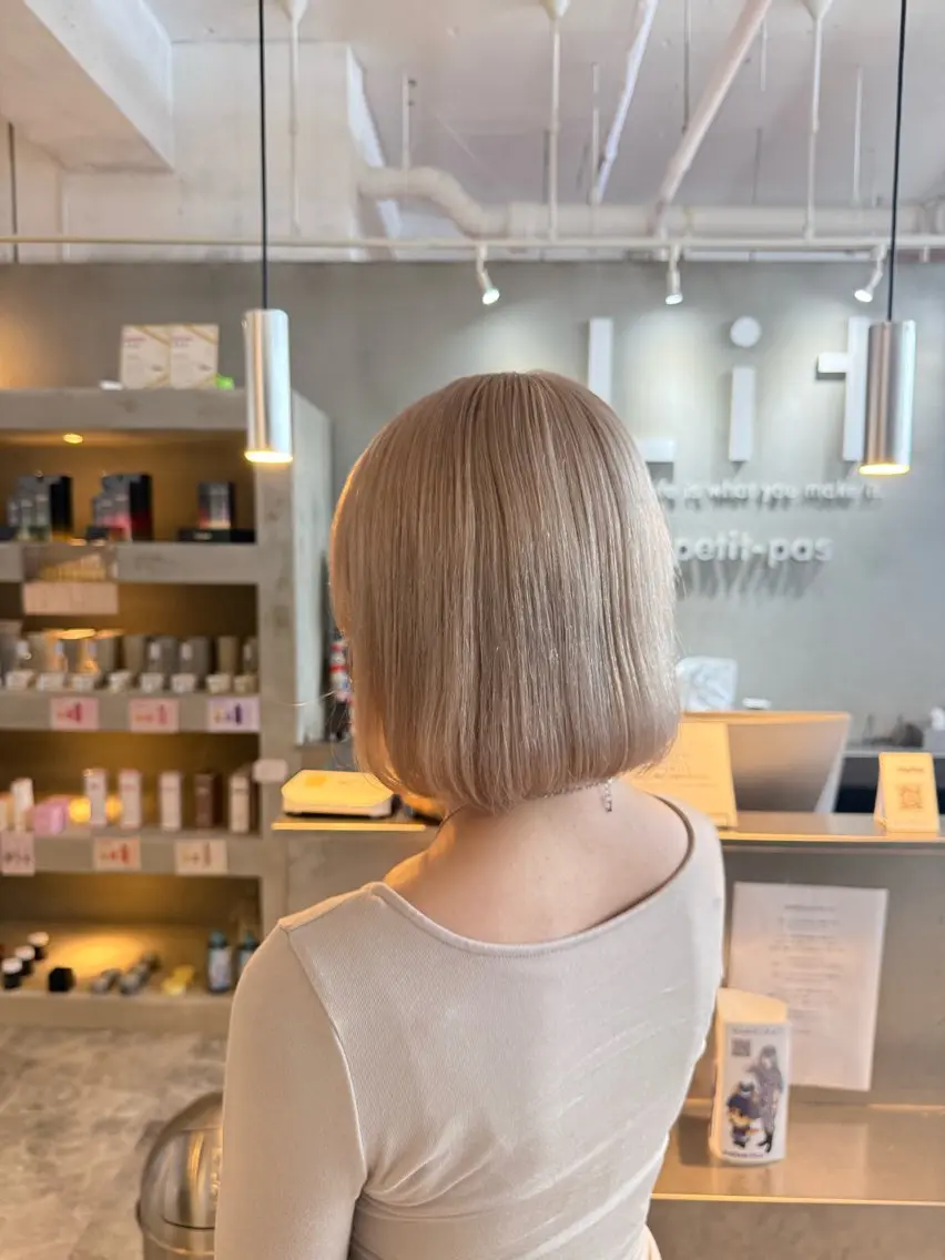 カラー ベージュカラー ホワイトベージュ ヘアカラー ハイトーンカラー🩵 指名多数💗横山聖奈のヘアスタイル