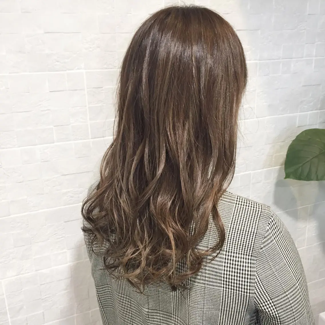 ミディアム カラー イルミナカラー カット ヘアカラー トリートメント ブリーチ特化 梅田本多翔のヘアスタイル