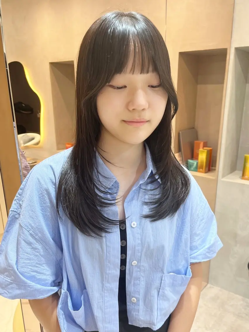 セミロング カラー アッシュ 黒髪 ブルーカラー ブルーブラック グレージュ レイヤーカット、ボブ GLROWのヘアスタイル