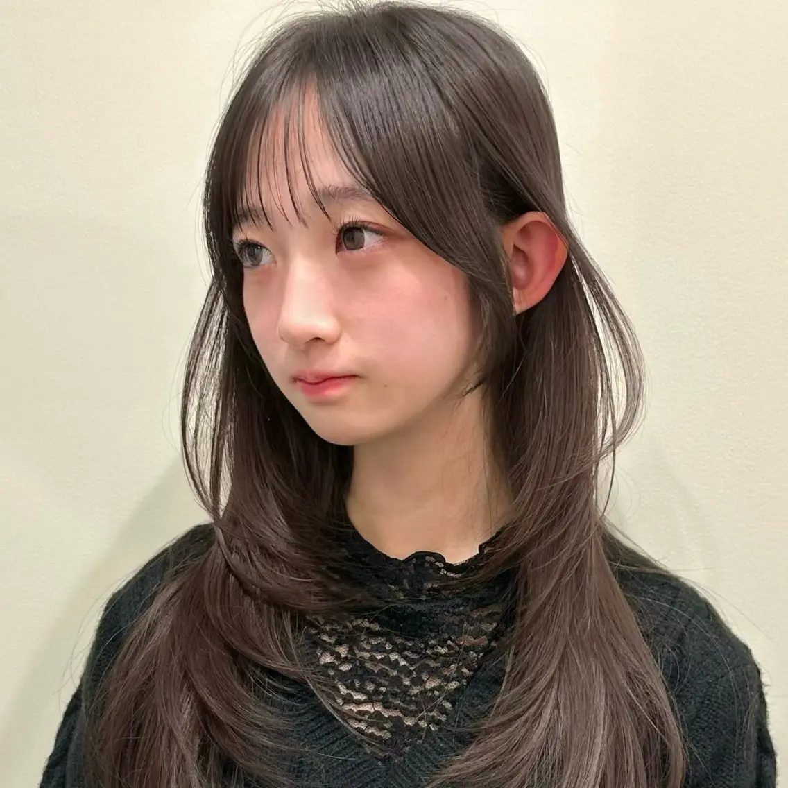 セミロング カット 縮毛矯正 🌹ハッシュカット、 レイヤー韓国ヘア🌹のヘアスタイル