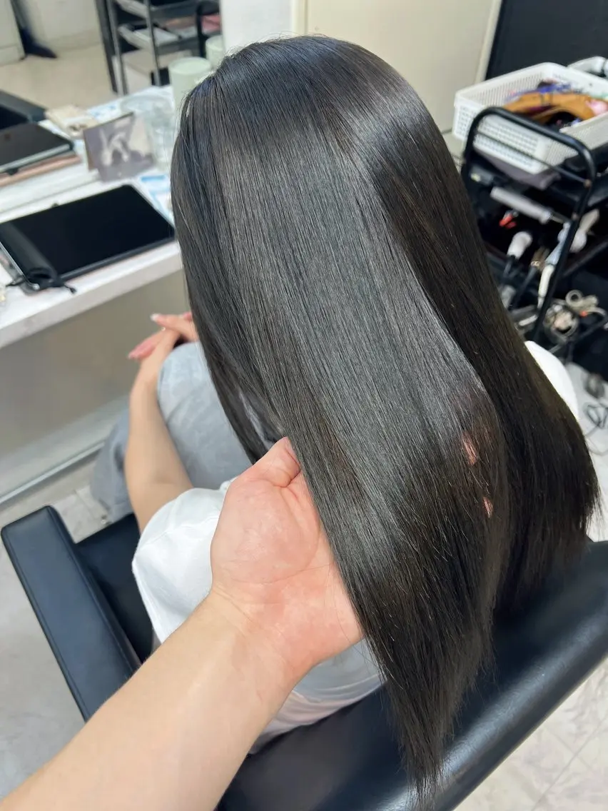 セミロング カラー アッシュ オリーブアッシュ カット ヘアカラー トリートメント ✨レイヤー/髪質改善 /縮毛矯正✨ナカムラのヘアスタイル