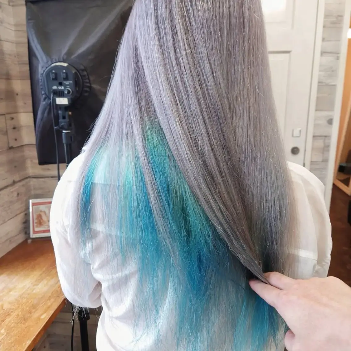 ロング カラー ヘアカラー 五十嵐航斗 ハイトーンのヘアスタイル