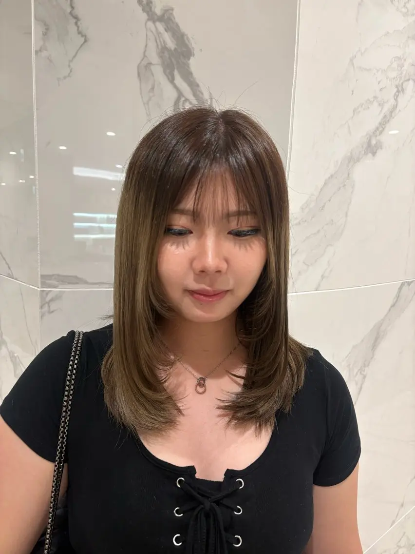 ミディアム レイヤーカット CLALA広島 美月✨️のヘアスタイル