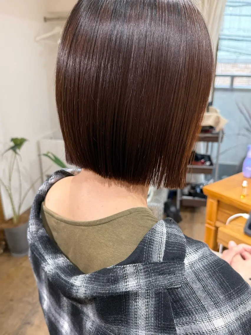 ミディアム カラー 切りっぱなしボブ アッシュ アッシュブラウン ブラウンカラー ボブ カット ヘアカラー トリートメント ✨艶髪✨ 奈須晴香のヘアスタイル