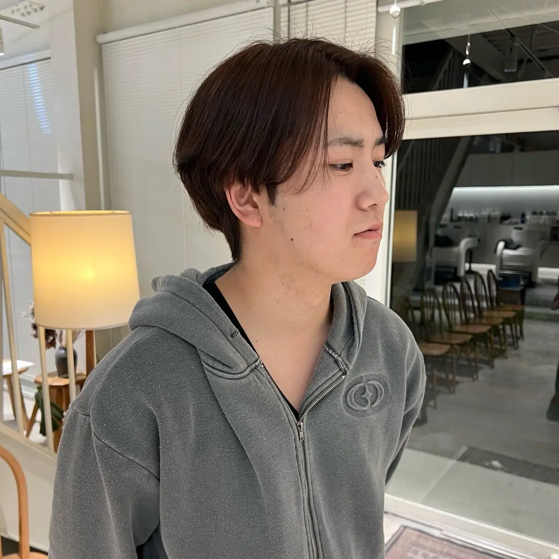 カラー メンズ ブラウンカラー ナチュラルブラウン ヘアカラー 周東 芽依のヘアスタイル