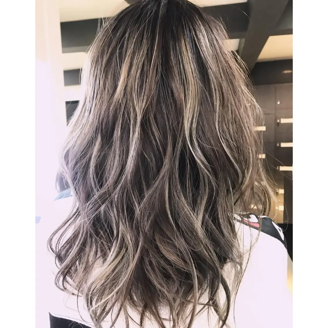 セミロング カラコレ難波 sakamotoのヘアスタイル
