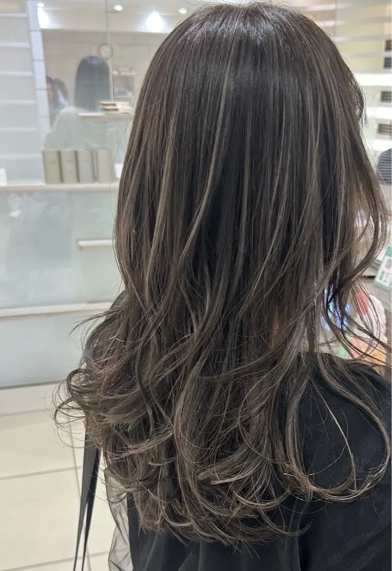 セミロング カラー ハイライトカラー ハイライト ヘアカラー 🤍ハイライト/ レイヤー/銀座🤍のヘアスタイル