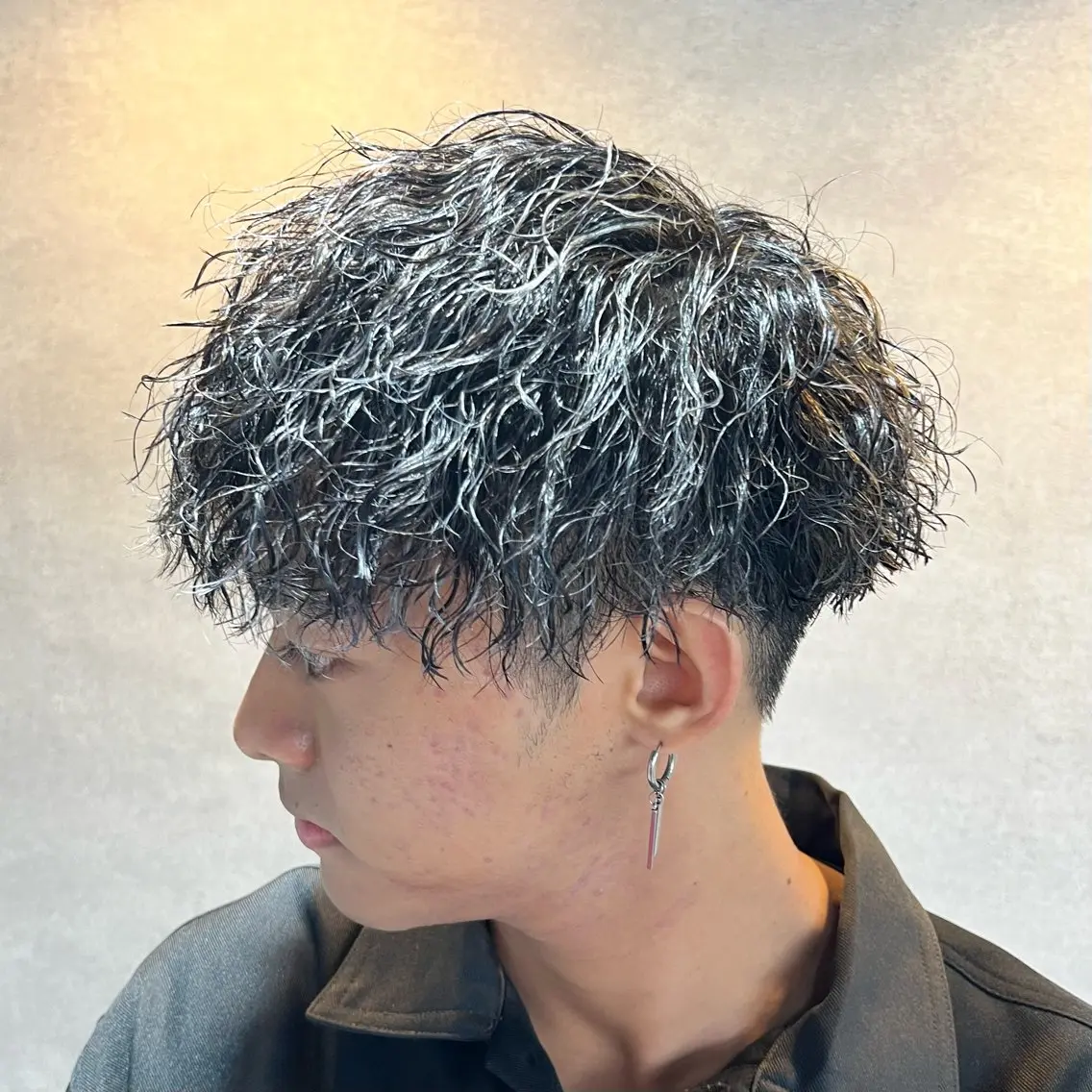 ショート カラー パーマ ヘアアレンジ メンズ センターパート メンズハイライト メンズメッシュ マッシュ メンズパーマ カット パーマ トリートメント ヘッドスパ ヘアセット 仕上がり満足度No. 1🔥BLUCK🔥のヘアスタイル