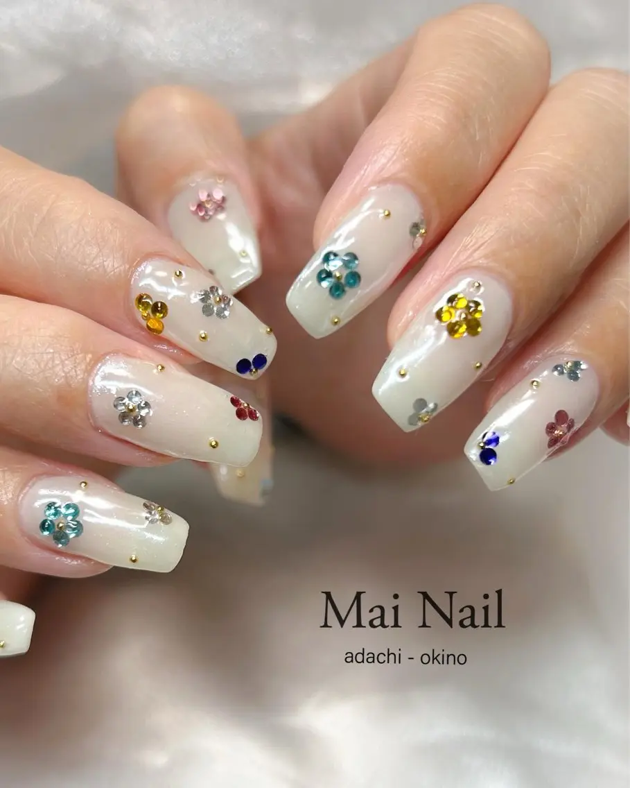 ネイル フラワーネイル 春ネイル ストーンネイル ホワイト ハンドネイル Mai Nail 本田舞のネイルデザイン