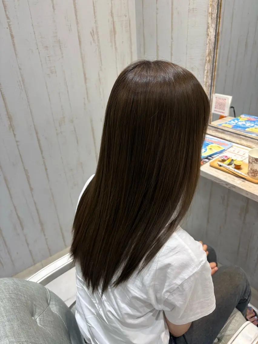 カラー ヘアカラー 岡田 真鈴のヘアスタイル