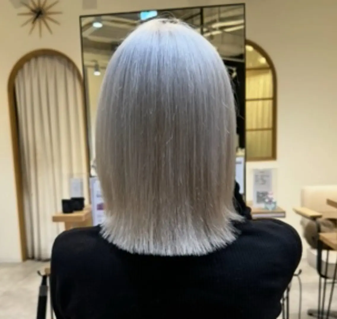 カラー ブリーチ ケアブリーチ ハイトーンカラー 大阪ウルフカット ハッシュカットのヘアスタイル