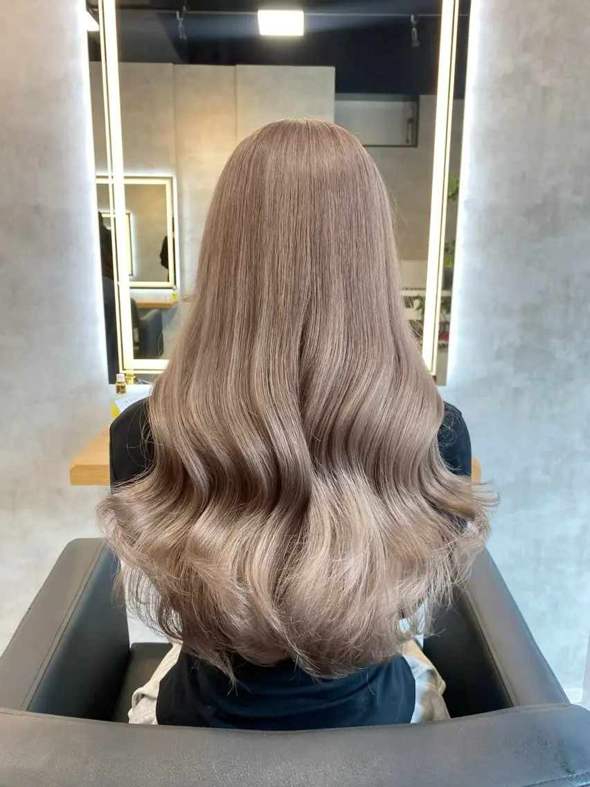 ロング カラー ベージュカラー ブリーチ ミルクティーベージュ ヘアカラー トリートメント ヘッドスパ ヘアセット 淡色/ワンホンヘア 🤍MINORIのヘアスタイル