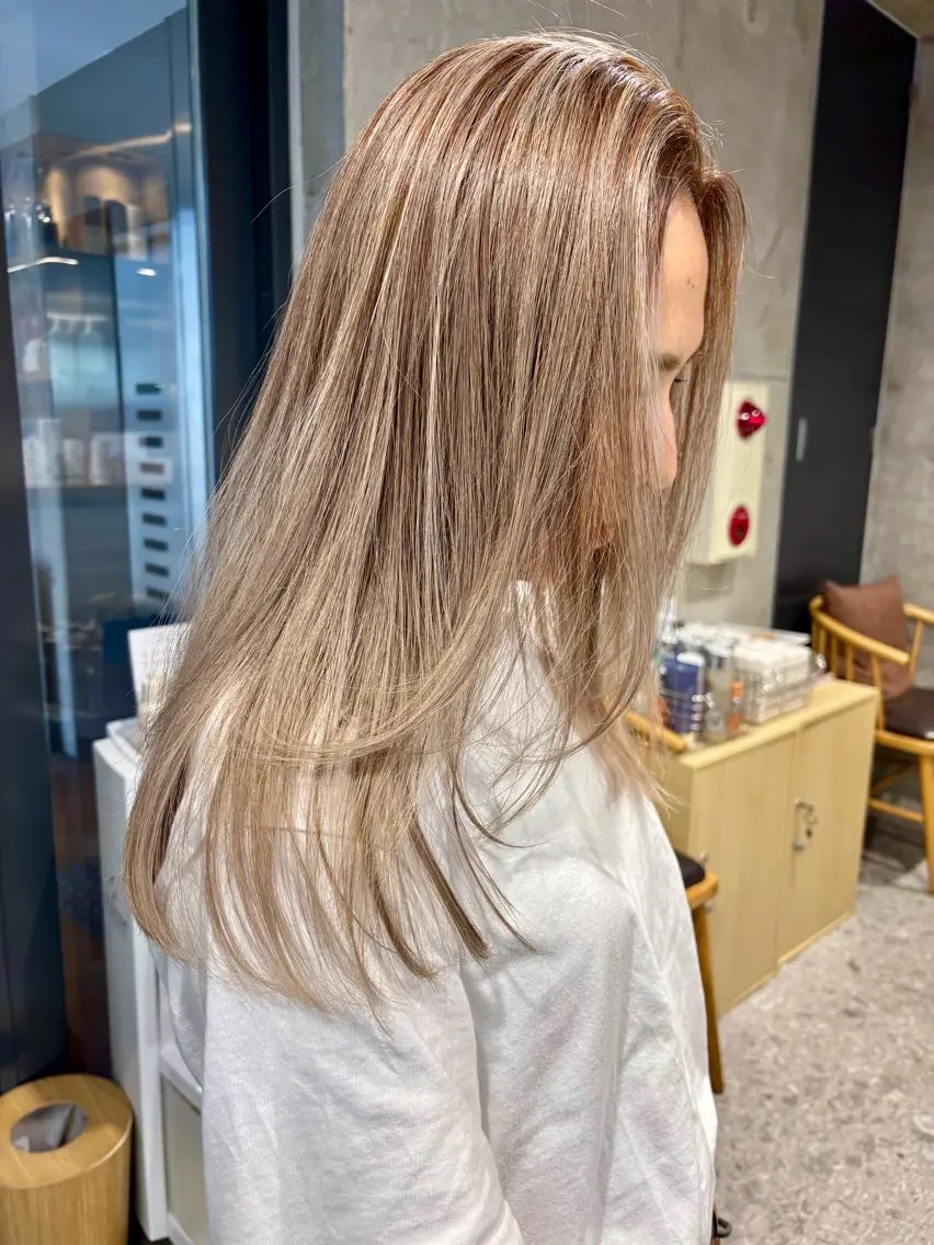 ロング カラー バレイヤージュ レイヤーカット ブリーチカラーレイヤ ーカット🦋annaのヘアスタイル