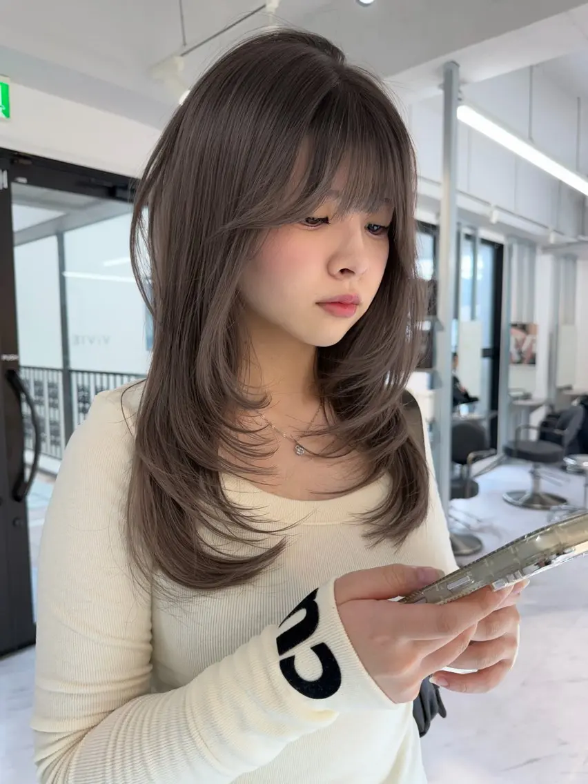 セミロング カラー ベージュカラー ブリーチ ケアブリーチ デザインカラー ダブルカラー カット ヘアカラー TATSUブリーチ/ ミルクティーベージュのヘアスタイル