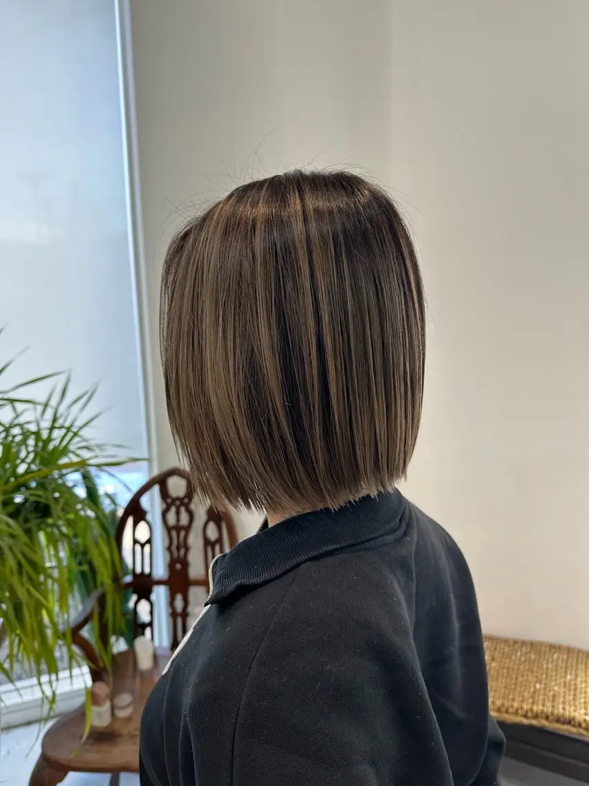 ショート カラー バレイヤージュ ボブ レイヤーカット カット ヘアカラー カイリ /レイヤーカットのヘアスタイル