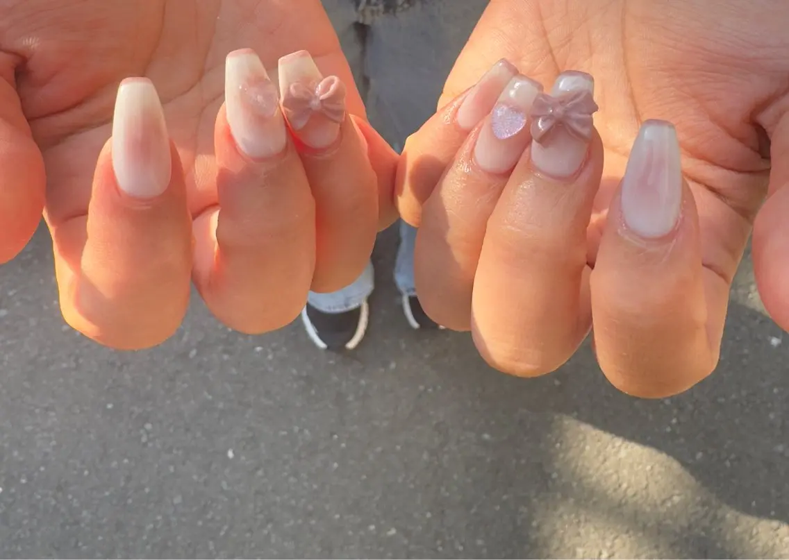 ネイル フラッシュネイル ホログラムネイル 韓国ネイル レース ラメ(グリッター) ハンドネイル MH_ Nailのネイルデザイン