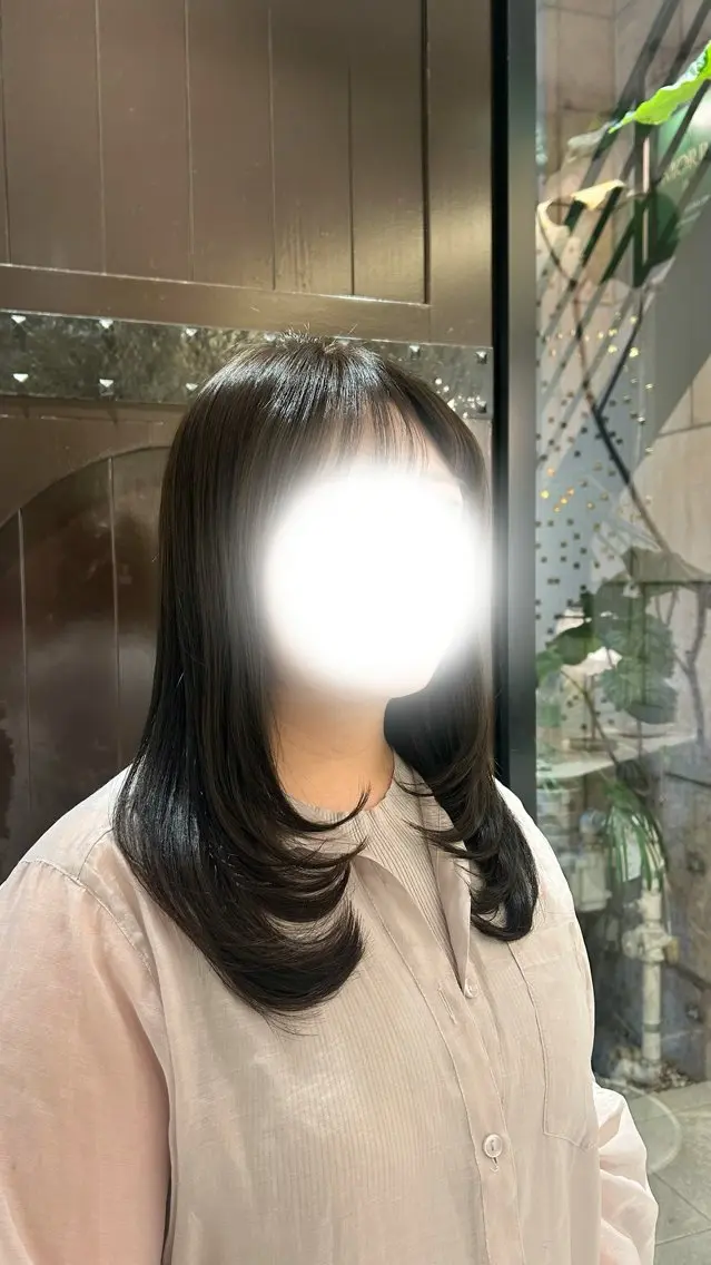 セミロング カラー ブラウンカラー レイヤーカット 位田 結実のヘアスタイル