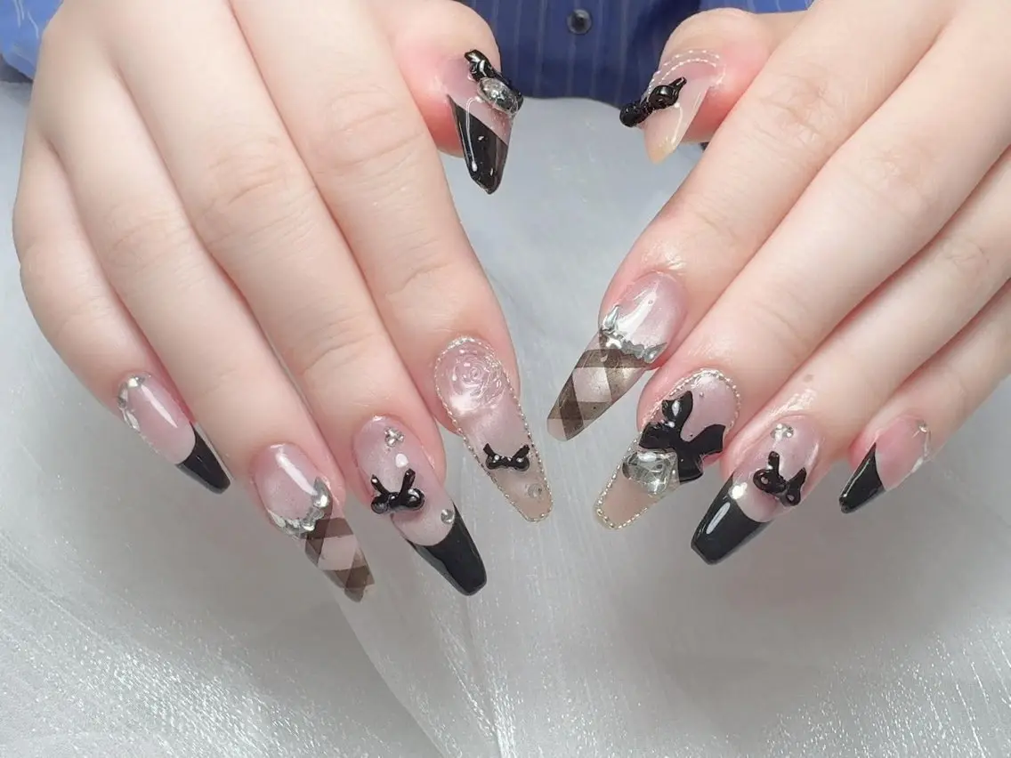 ネイル フットネイル フレンチネイル 韓国ネイル マグネットネイル ニュアンスネイル ハンドネイル ハンドケア Hara Nail 【持ち込みOK】のネイルデザイン