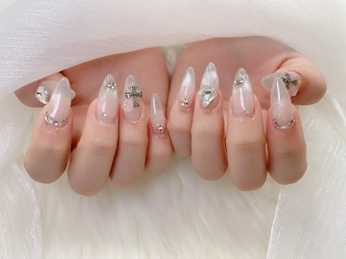 ネイル フレンチネイル グラデーション キラキラネイル 韓国ネイル マグネットネイル ハンドネイル ハンドケア Hara Nail 【持ち込みOK】のネイルデザイン