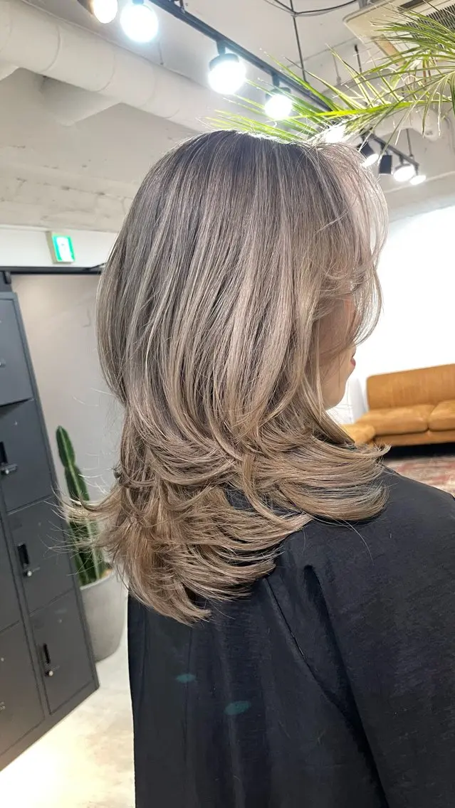 ミディアム カラー ミディアムレイヤー レイヤーカット 海外レイヤー/ボブ 海外Style優志のヘアスタイル