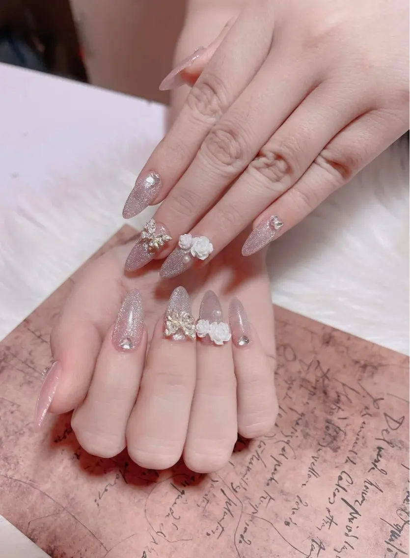 ネイル チークネイル フレンチネイル グラデーション キラキラネイル 韓国ネイル ハンドネイル Minette nailHuongのネイルデザイン