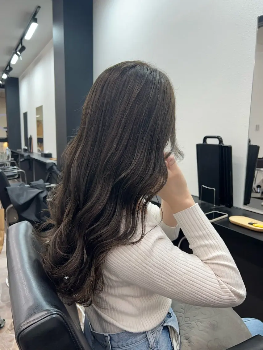 ロング カット ヘアカラー 藤本 翔己のヘアスタイル