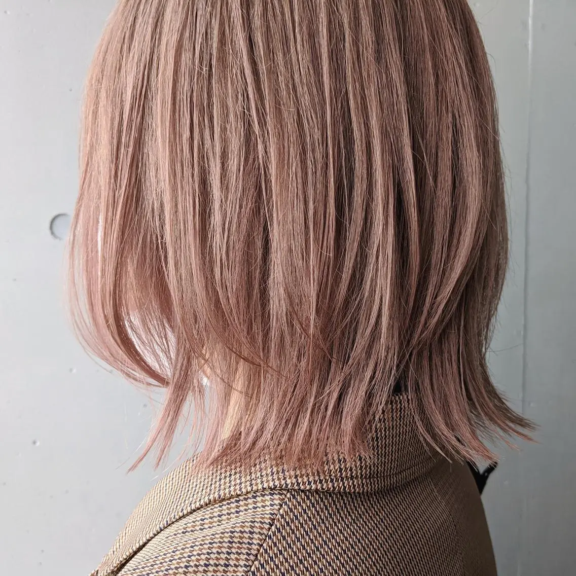 ショート カラー ヘアアレンジ ボブレイヤー ベージュカラー ブリーチ ピンクカラー ピンクベージュ カット ヘアカラー トリートメント kitin 吉祥寺 山岸花のヘアスタイル