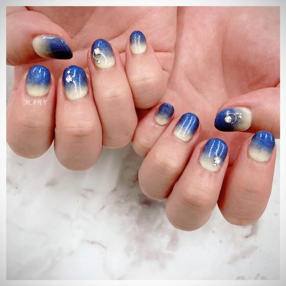 ネイル ブルー グラデーション ニュアンスネイル ワンカラーネイル シンプルネイル ハンドネイル Mary nail .narumiのネイルデザイン