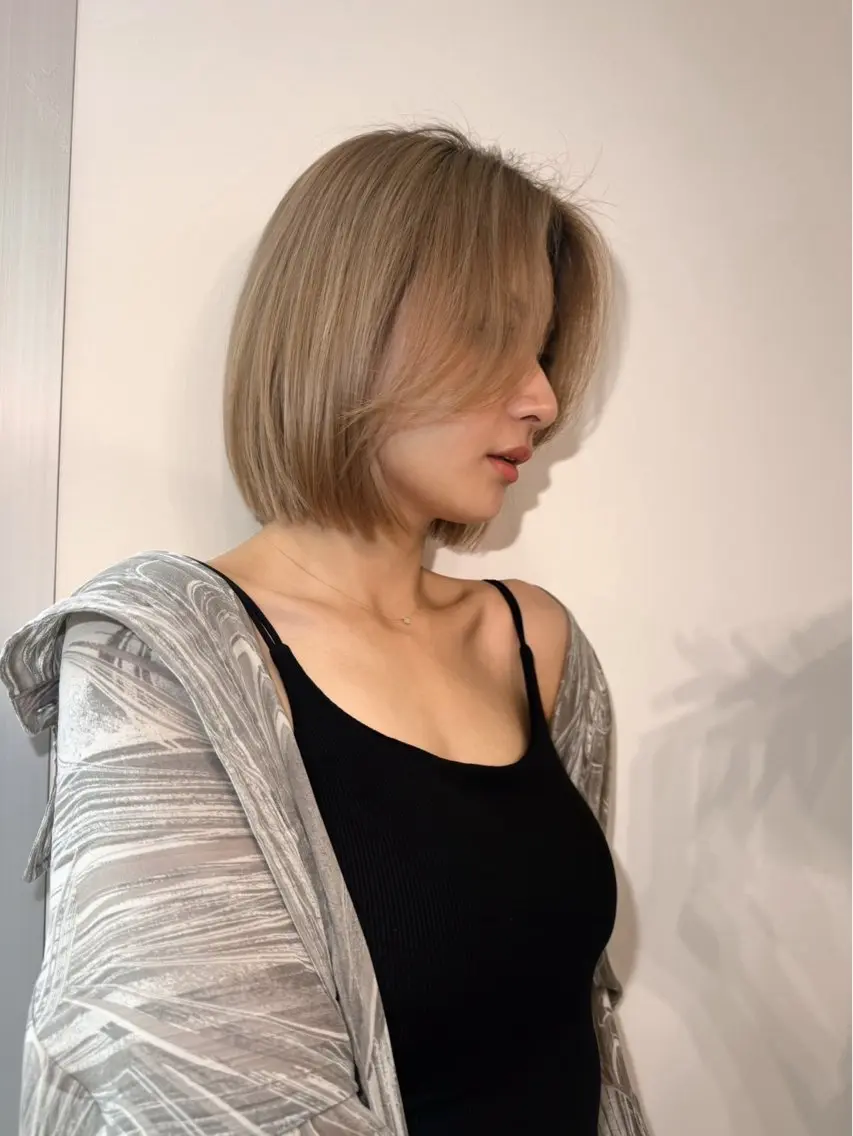 ショート ヘアカラー sand / sumireのヘアスタイル