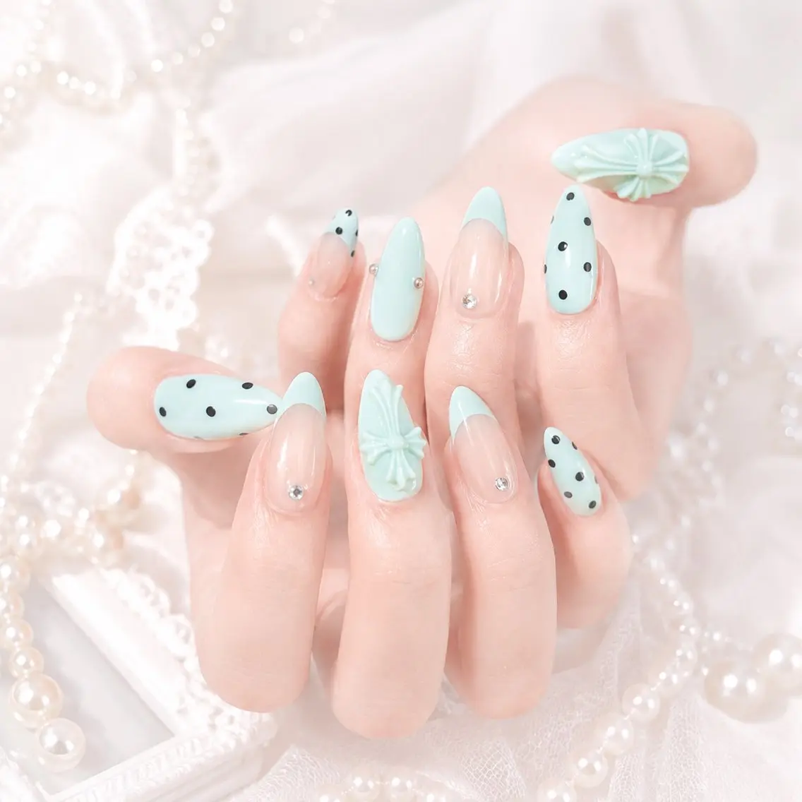 ネイル アートネイル オーロラネイル ボルドー チークネイル フレンチネイル ハンドネイル Sakura Nail Salonのネイルデザイン