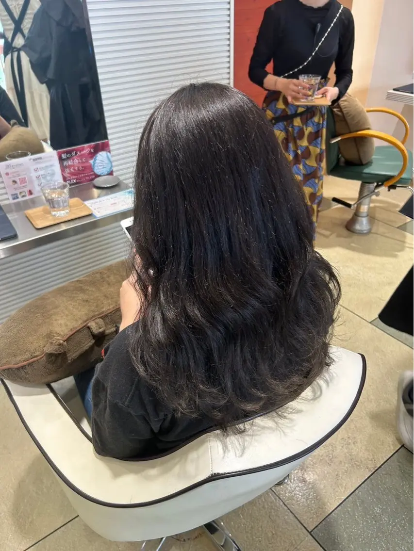 ロング カラー momb 折戸結菜のヘアスタイル