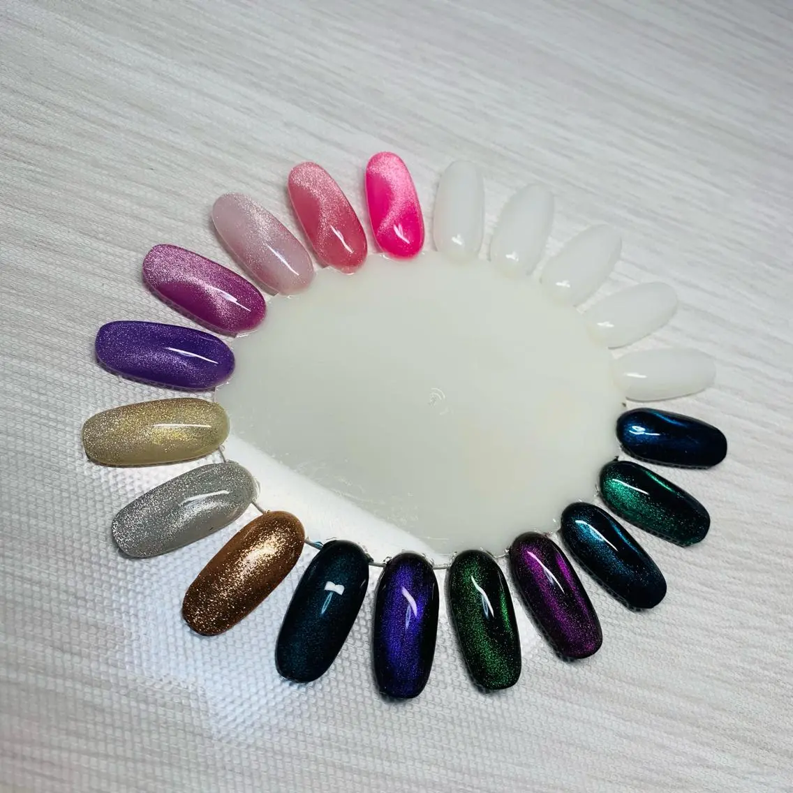 ネイル マグネットネイル Nailsalon Spina 琴美のネイルデザイン