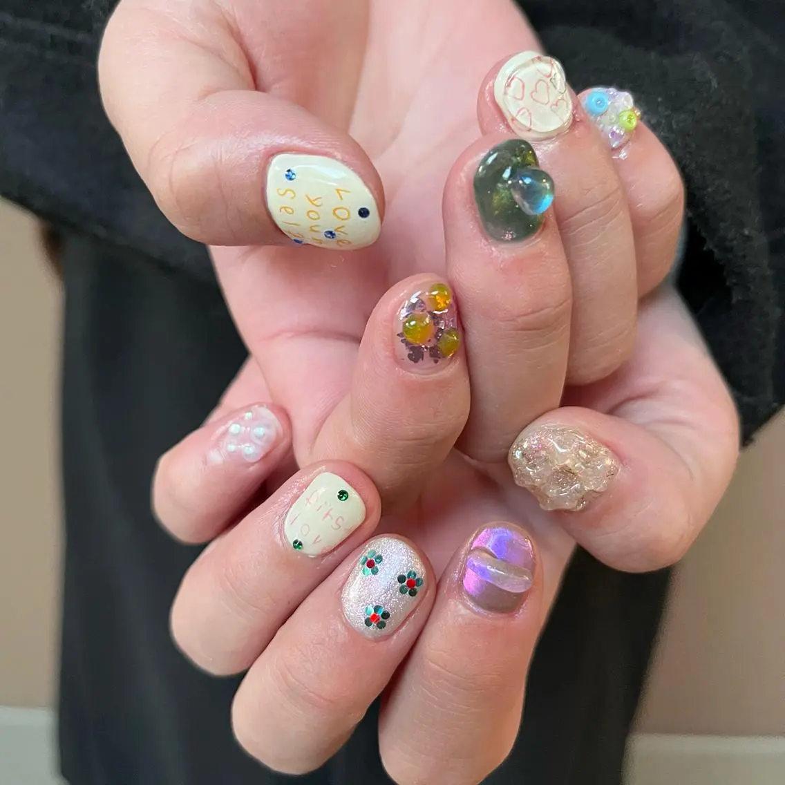 ネイル 成人式 ハンドネイル vegh. nail/阿波座のネイルデザイン
