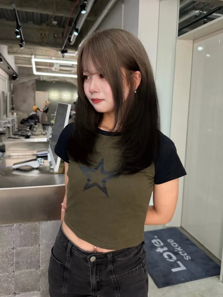 セミロング カラー ブリーチ ケアブリーチ デザインカラー ハイトーンカラー 髪質改善 ヘアカラー RIHO🎀栄 ハイトーン×顔周りのヘアスタイル