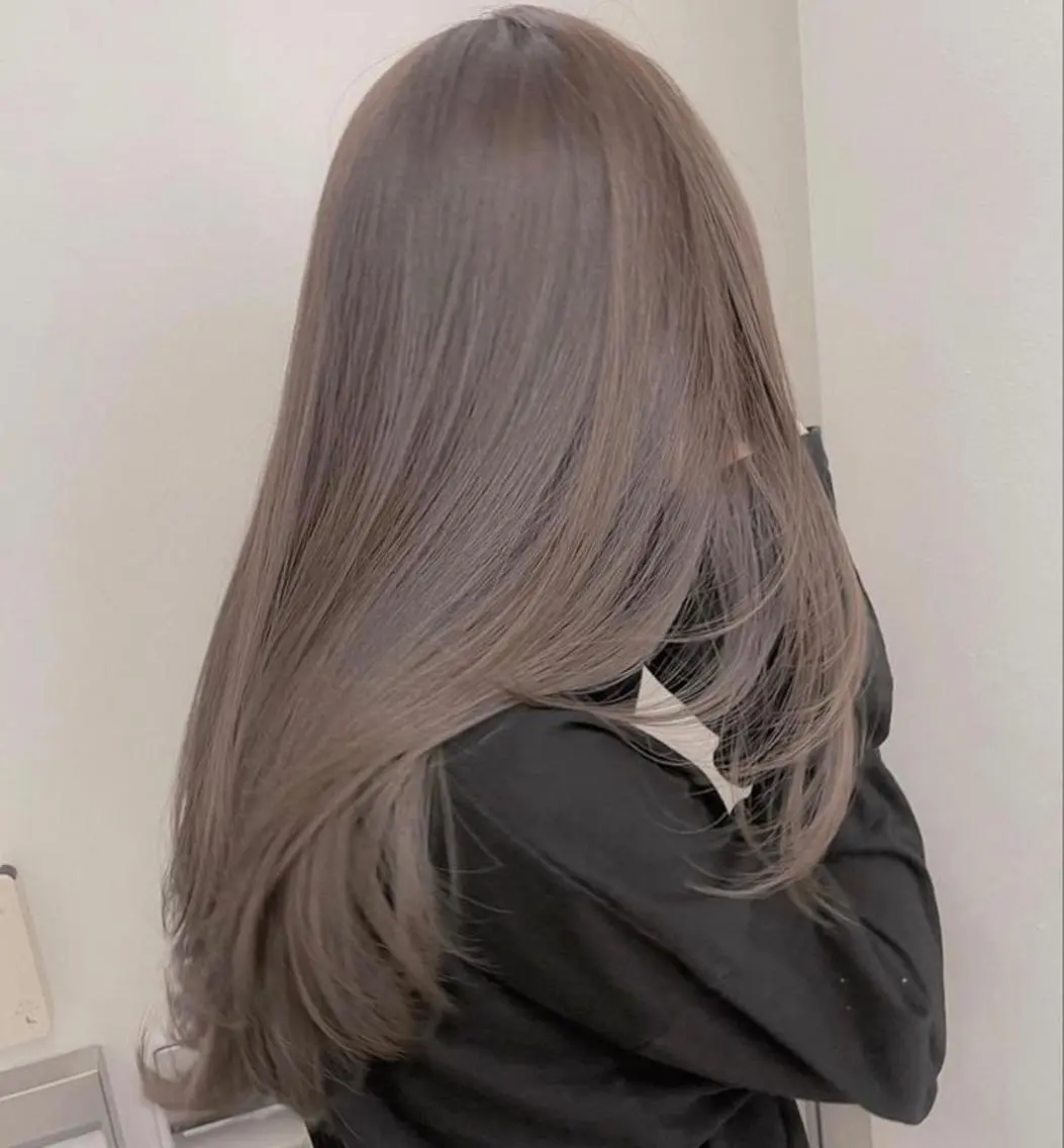 ロング ハイライト クリスマス ヘアカラー 艶髪職人🫧 タイキのヘアスタイル