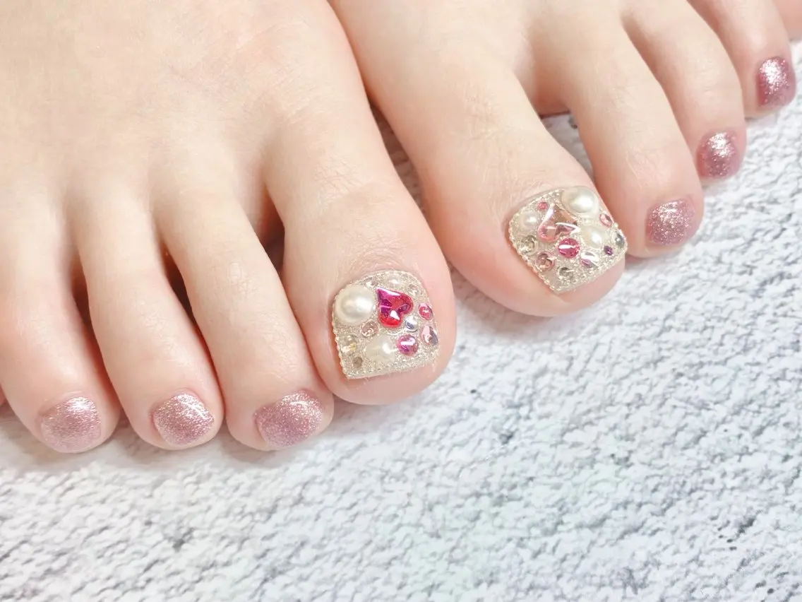ネイル アートネイル フットネイル ハート キラキラネイル 持ち込み Jebel Beauty Miuの眉毛・アイブロウイメージ
