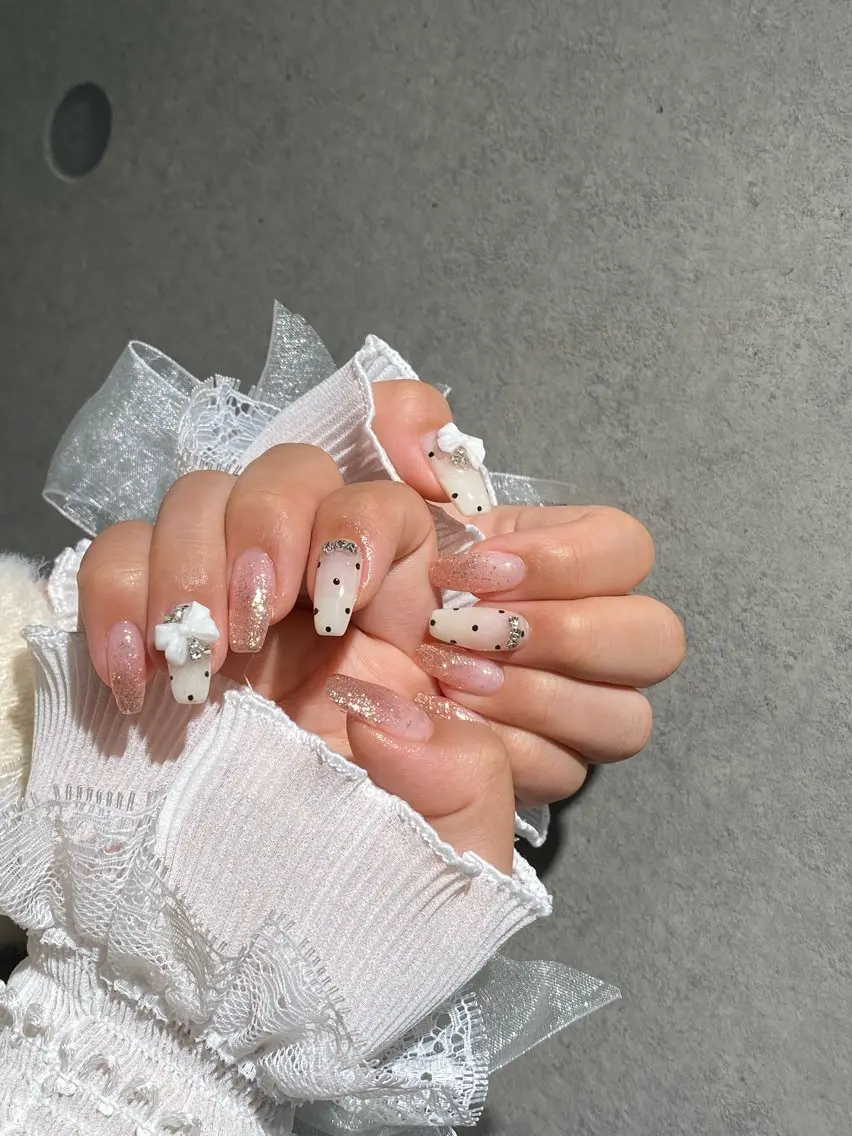 ネイル I-nailロング /ワンホン/キラキラのネイルデザイン