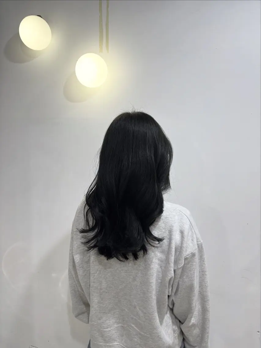 セミロング カラー ブリーチ ブリーチなしカラー オリーブカラー カット ヘアカラー バッサリカット募集中 星川まお𝜗𝜚のヘアスタイル