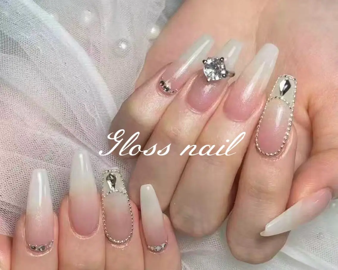 ネイル グラデーション 韓国ネイル ホワイト Meri💅ジェル& チップ長さだし専門のネイルデザイン