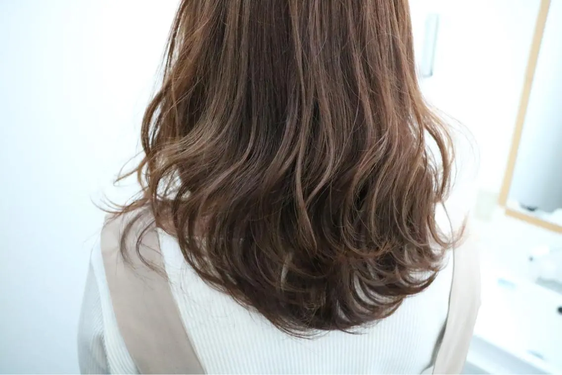 ミディアム セミロング カラー アッシュ soins de MaLilyのヘアスタイル