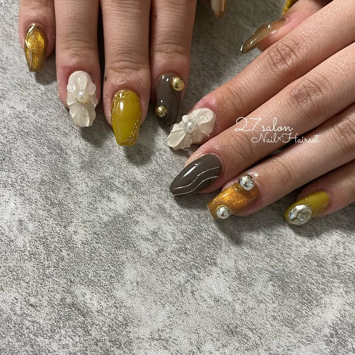 ネイル 成人式 フラワーネイル ニュアンスネイル ぷっくりネイル 27salon yuinaのネイルデザイン