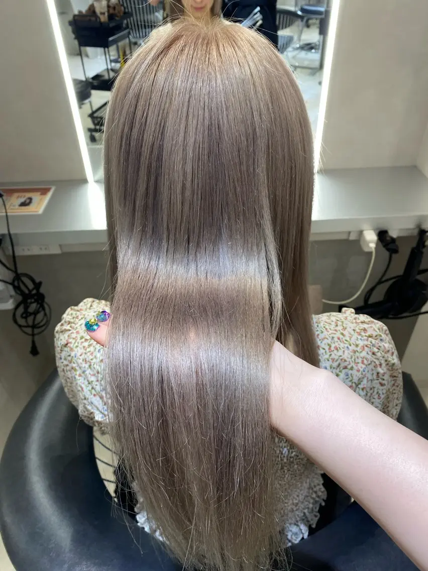ロング ヘアカラー 上品ハイトーン×艶 カラー🤍／ふうかのヘアスタイル