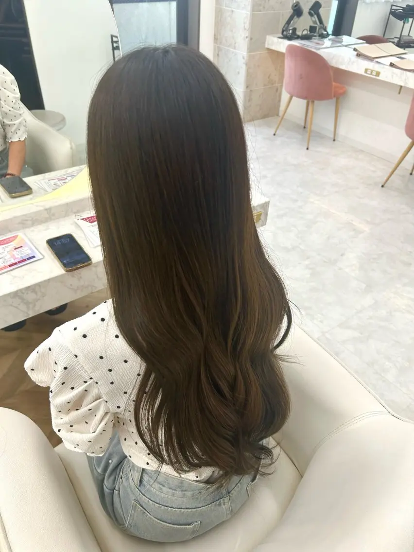 ロング ヘアカラー 新井 陽奏のヘアスタイル