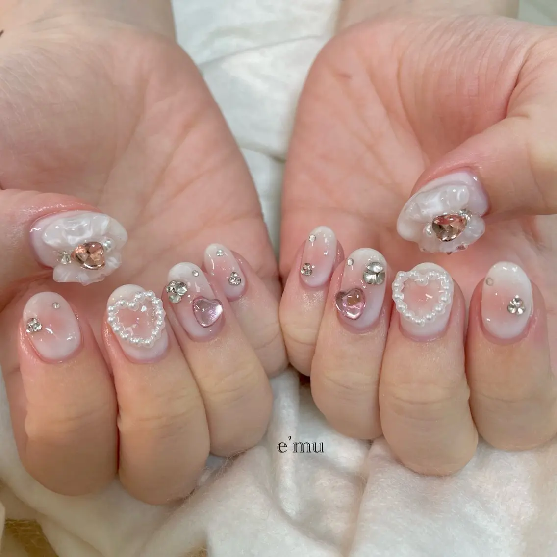 ネイル ガーリー ハンドネイル nail salon e'mu💐のネイルデザイン