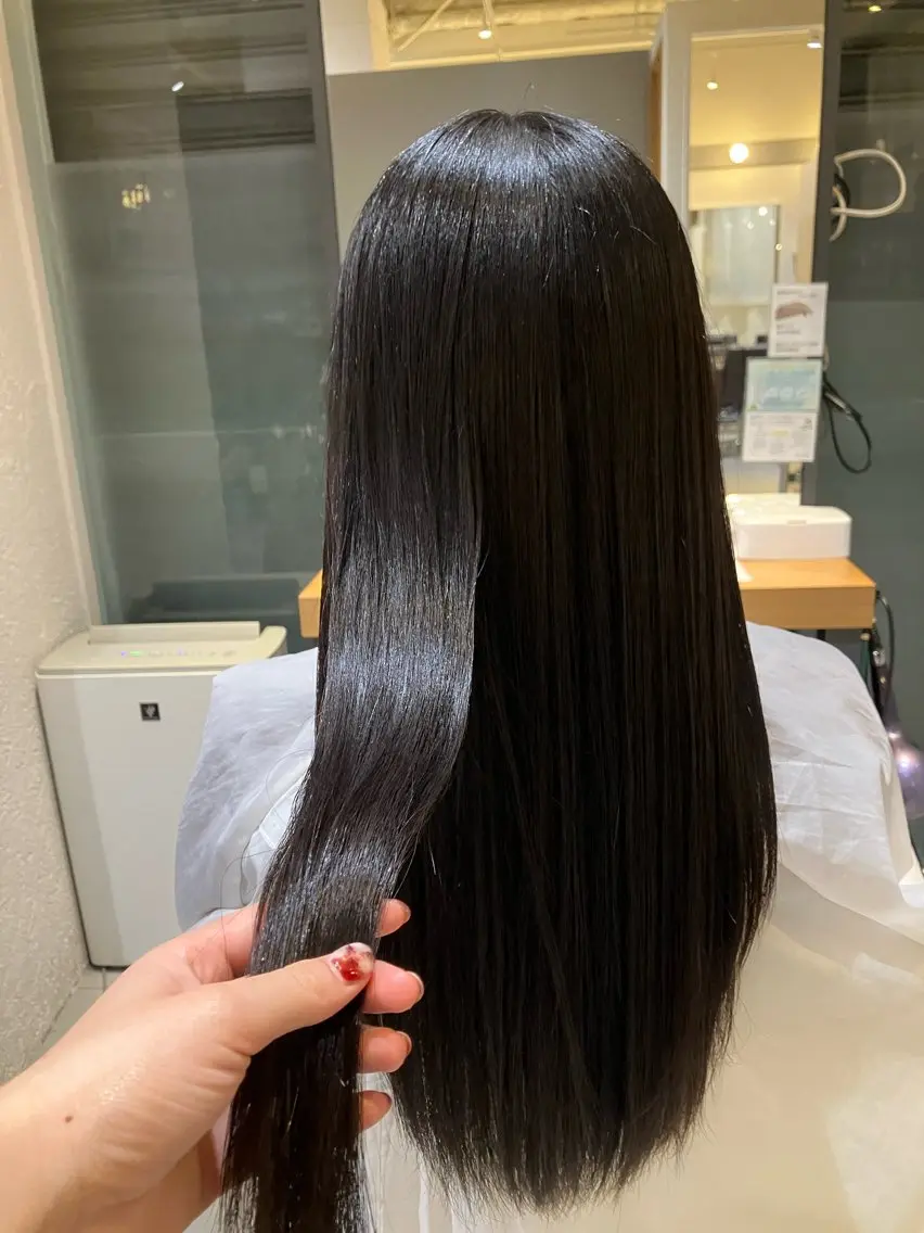艶ストレート 口石 ひかるのヘアスタイル