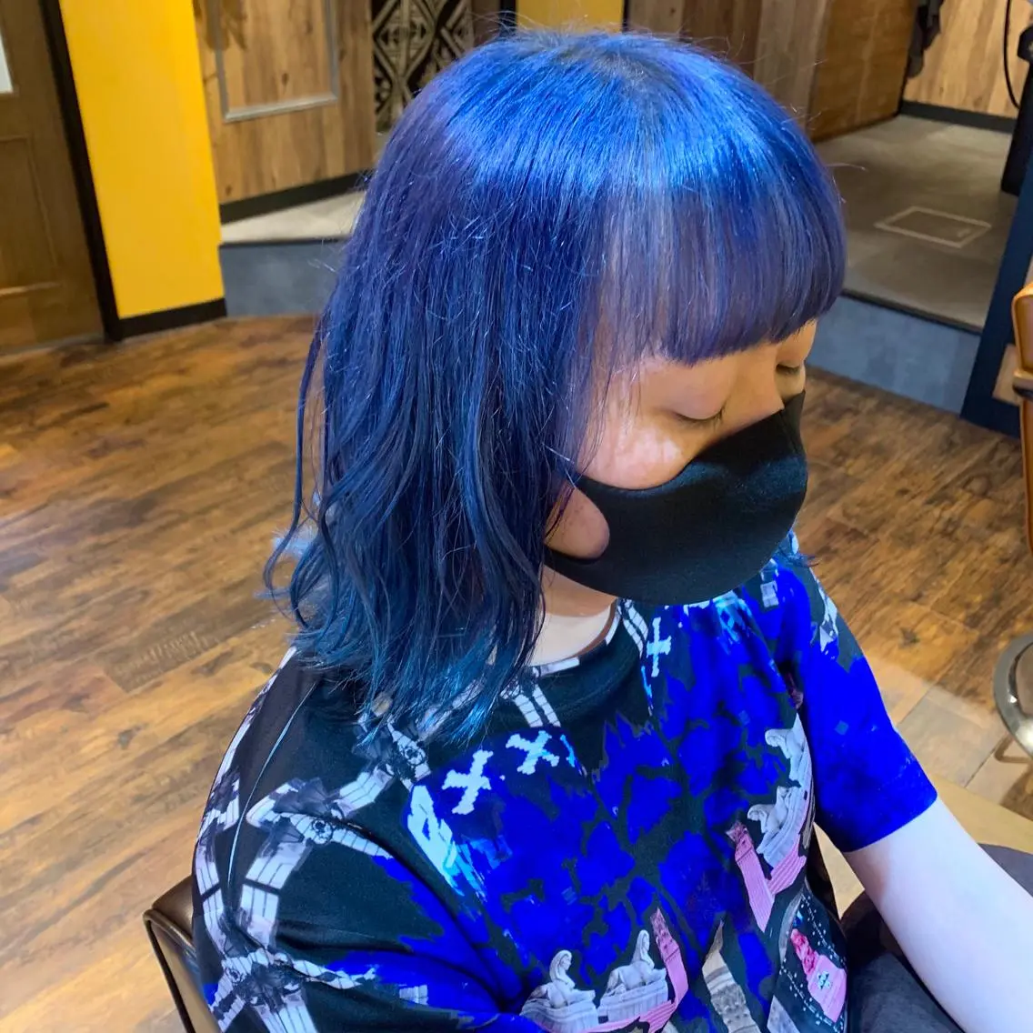 ミディアム カラー ヨシダ アズサのヘアスタイル