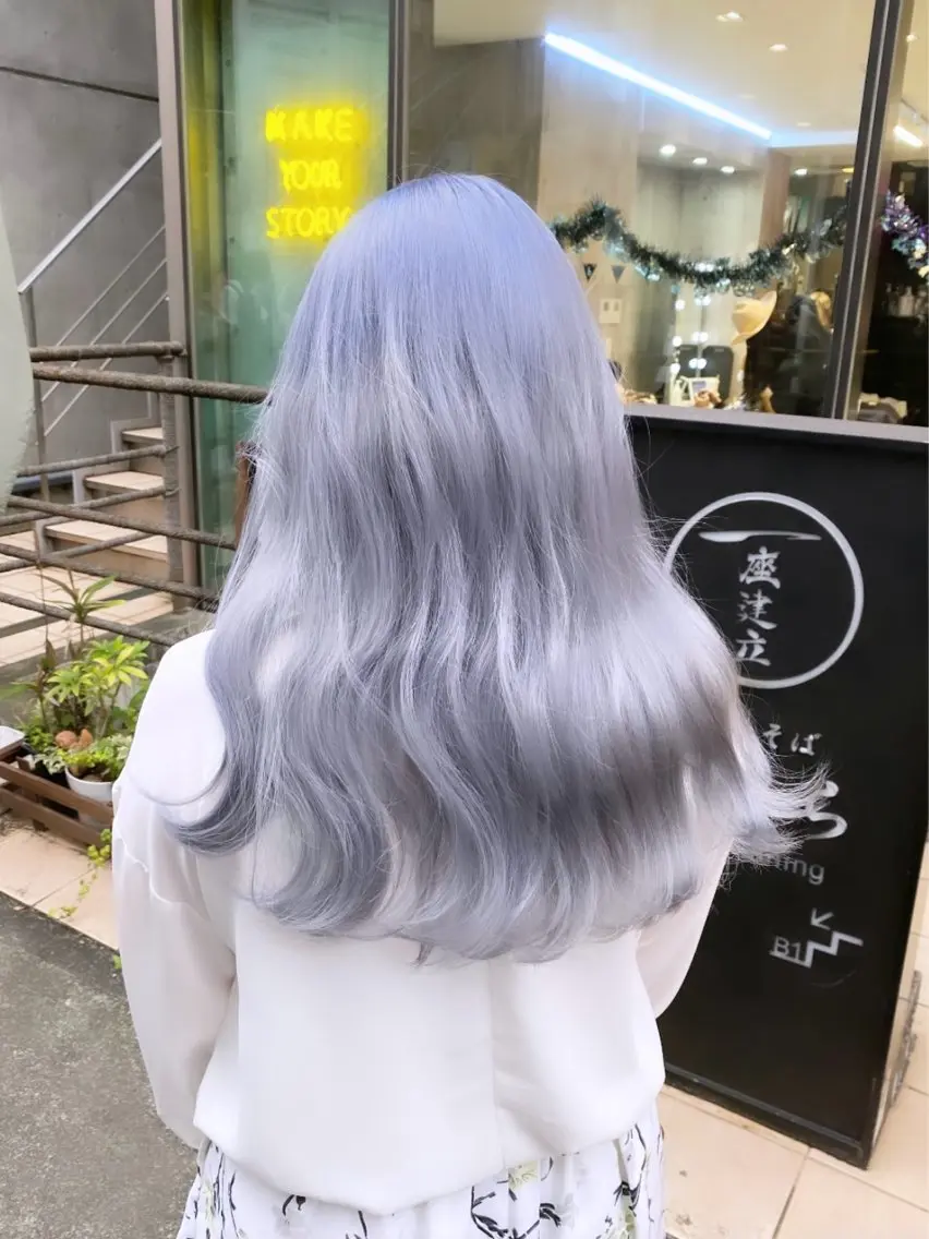ロング カラー ブルーカラー ブルーグレー シルバー ホワイトシルバー カット ヘアカラー トリートメント 🤍ムラ修正ブリーチ 🤍原宿/YUUのヘアスタイル