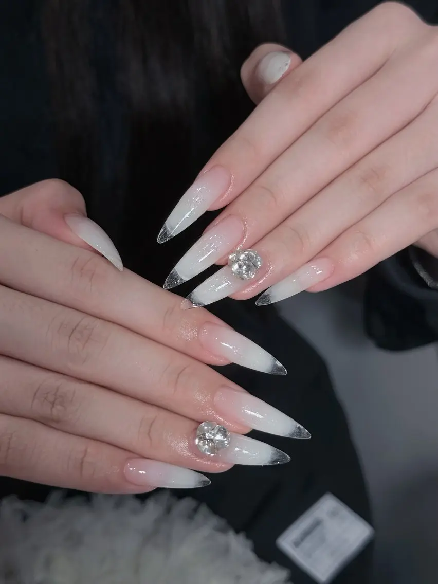ネイル アートネイル キラキラネイル ラメ(グリッター) マグネットネイル パープル ハンドネイル VANI Belle Nailのネイルデザイン